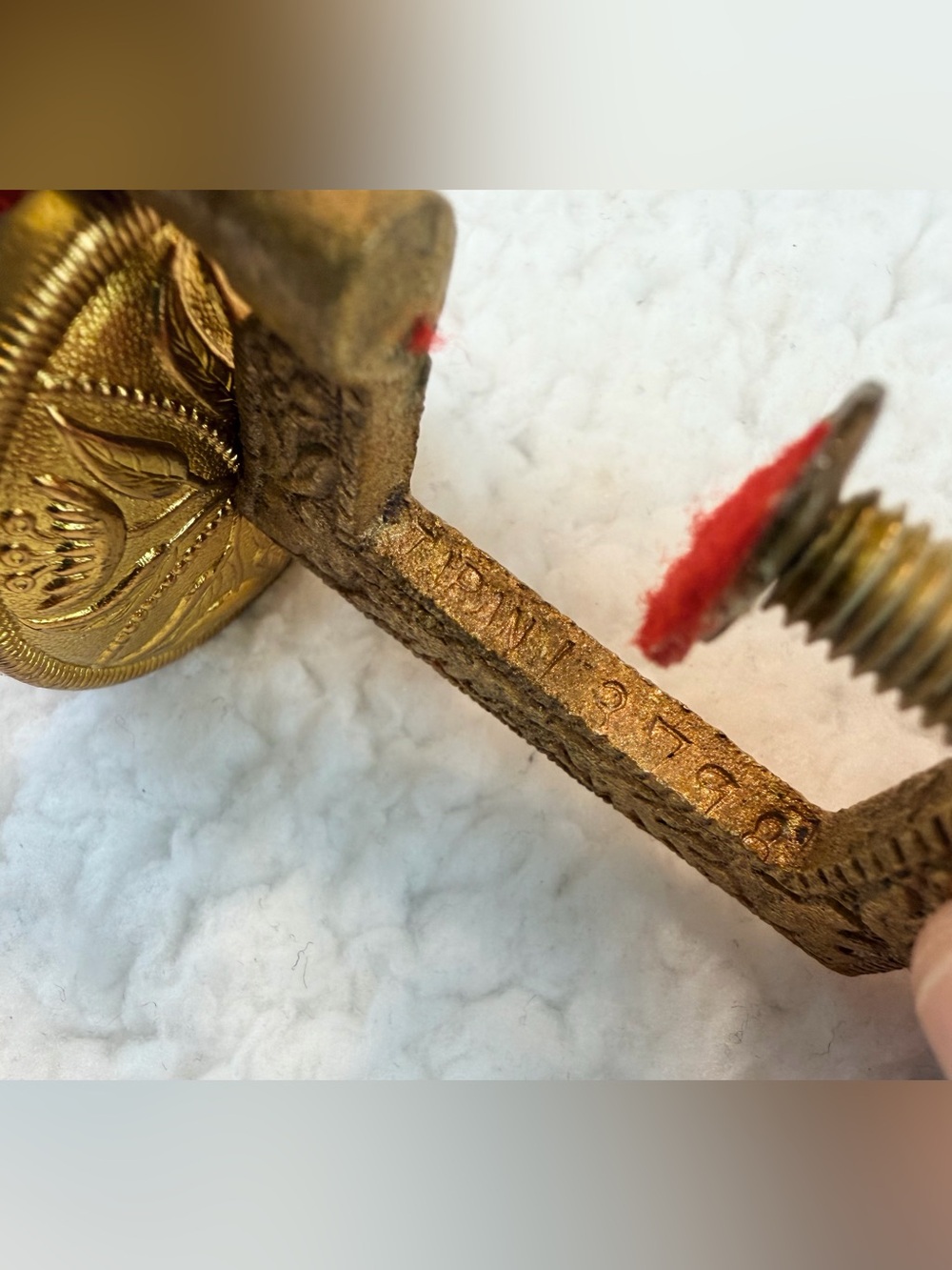 (VTG) Japanese Gold-Tone Ornate Bird Sewing Clamp with Red Pin Cushions, OS - Picture 10 of 16